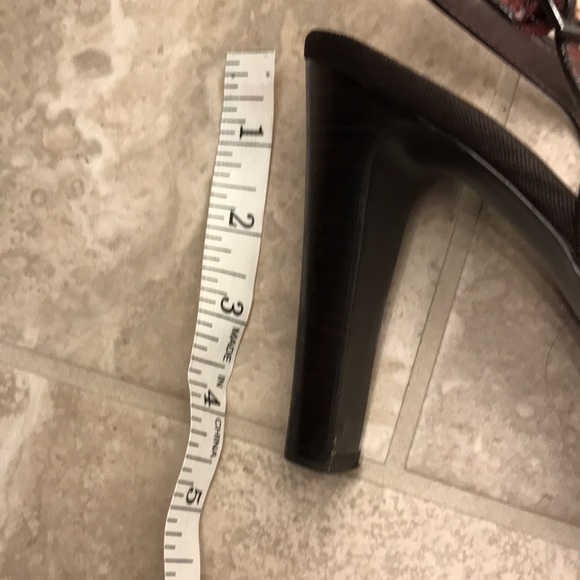 Snake print pumps. - Picture 8 of 10